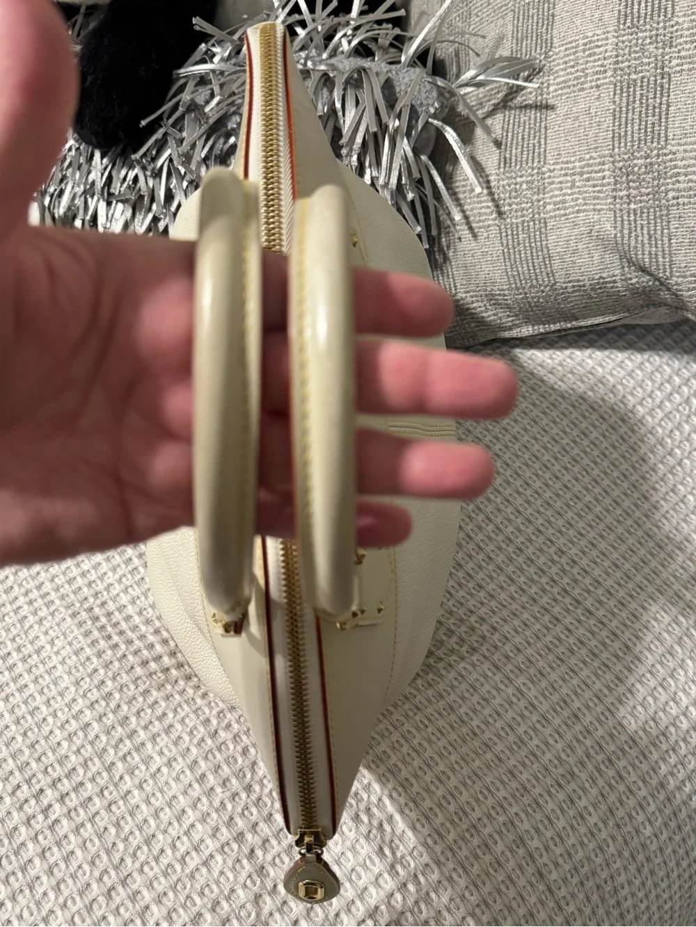 LV Suhali Goatskin Leather Lockit Bag in Ivory with Certificate of Authenticity